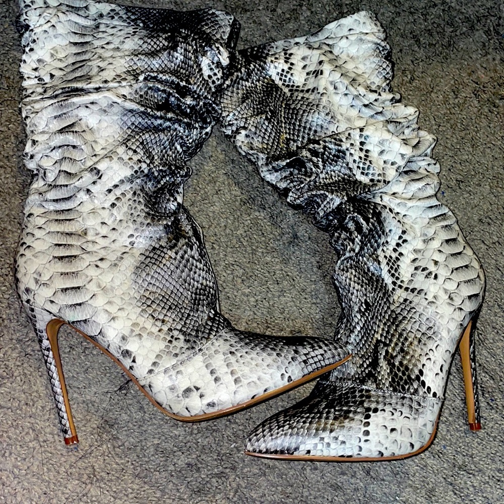 new snake skinned boot 8.5